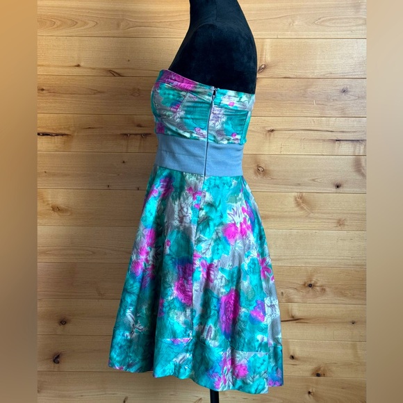 ELIZABETH and JAMES - Picture 5 of 10